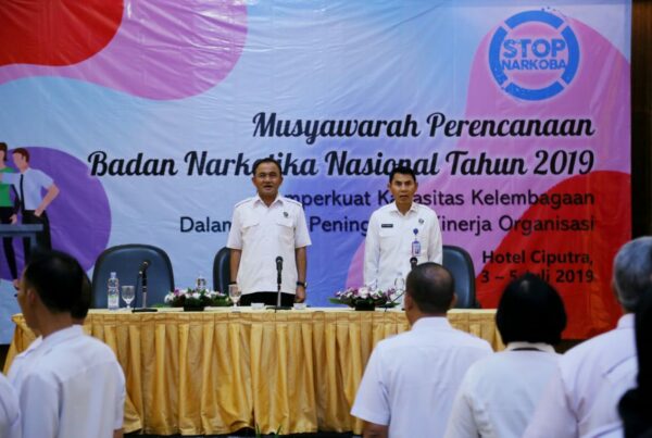 HW : “GAK ADA MAKAN SIANG GRATIS! TUNJUKKAN KALAU KALIAN KERJA!